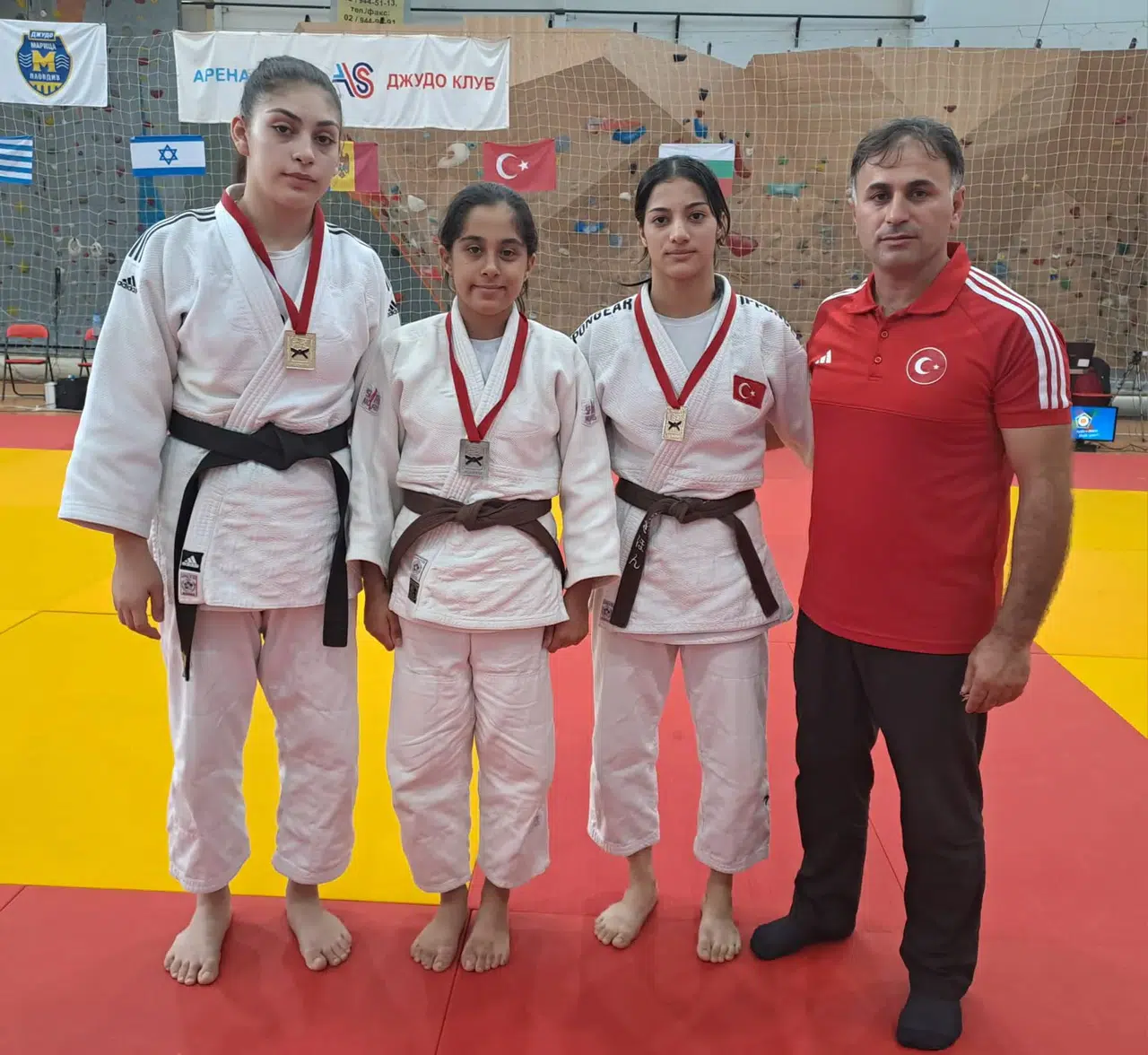 Manisa’lı judoculardan Bulgaristan’da uluslar arası zafer