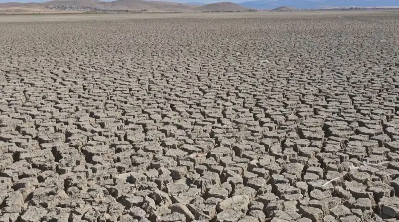 Bir göl daha kuraklığa kurban gitti