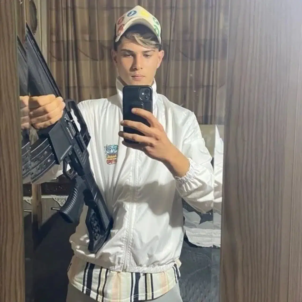 Ava gitmesini istemeyen annesini av tüfeğiyle öldürdü