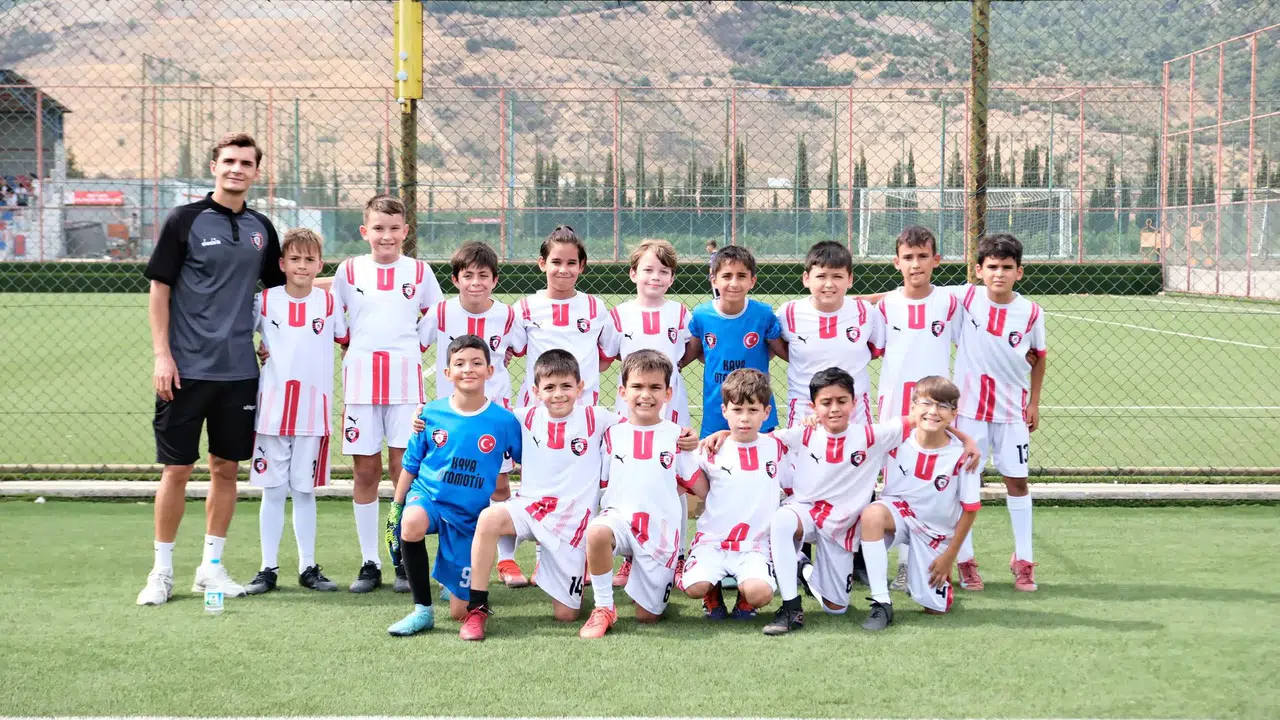 Yıldızspor 45 FK’nın minikleri Efeler Çocuk Şenliği’nde parladı!