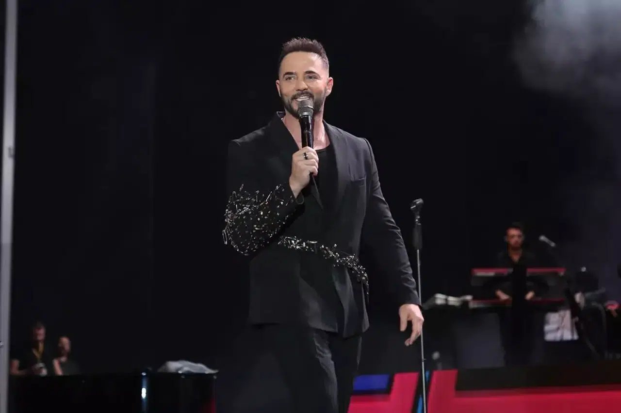 Sevgilisiyle fotoğrafını paylaşan ünlü şarkıcının tanışma hikayesi ortaya çıktı