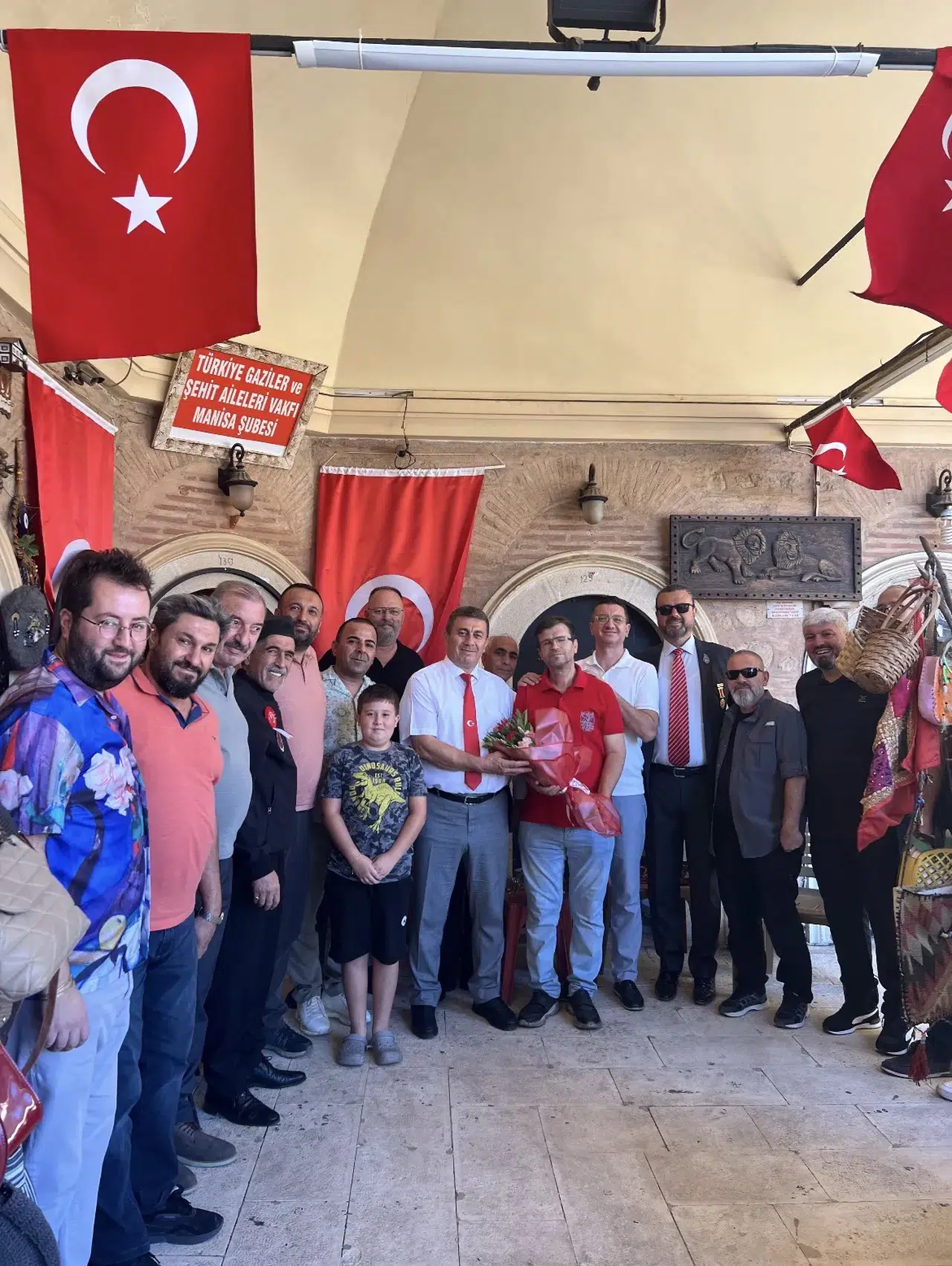 Çarşı esnafından gazilere anlamlı ziyaret