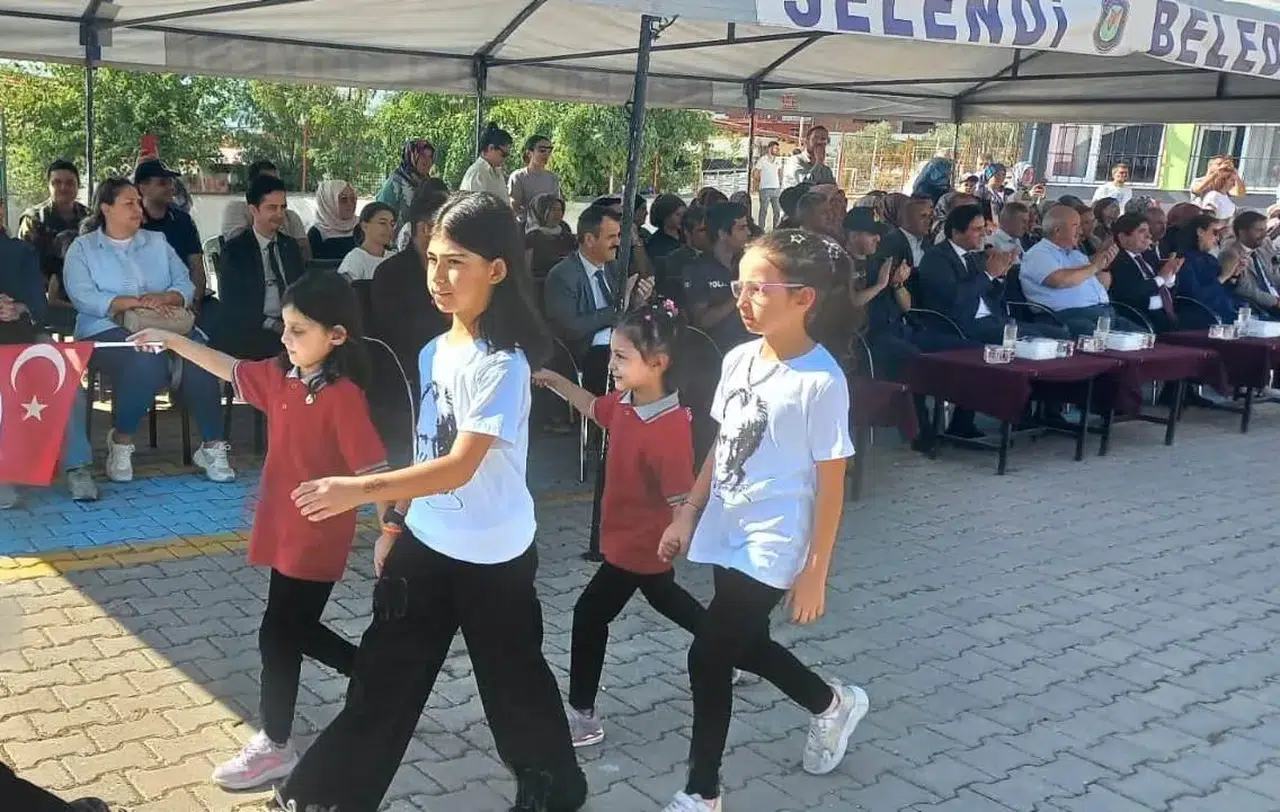 Selendi’de İlkögretim Haftası kutlandı