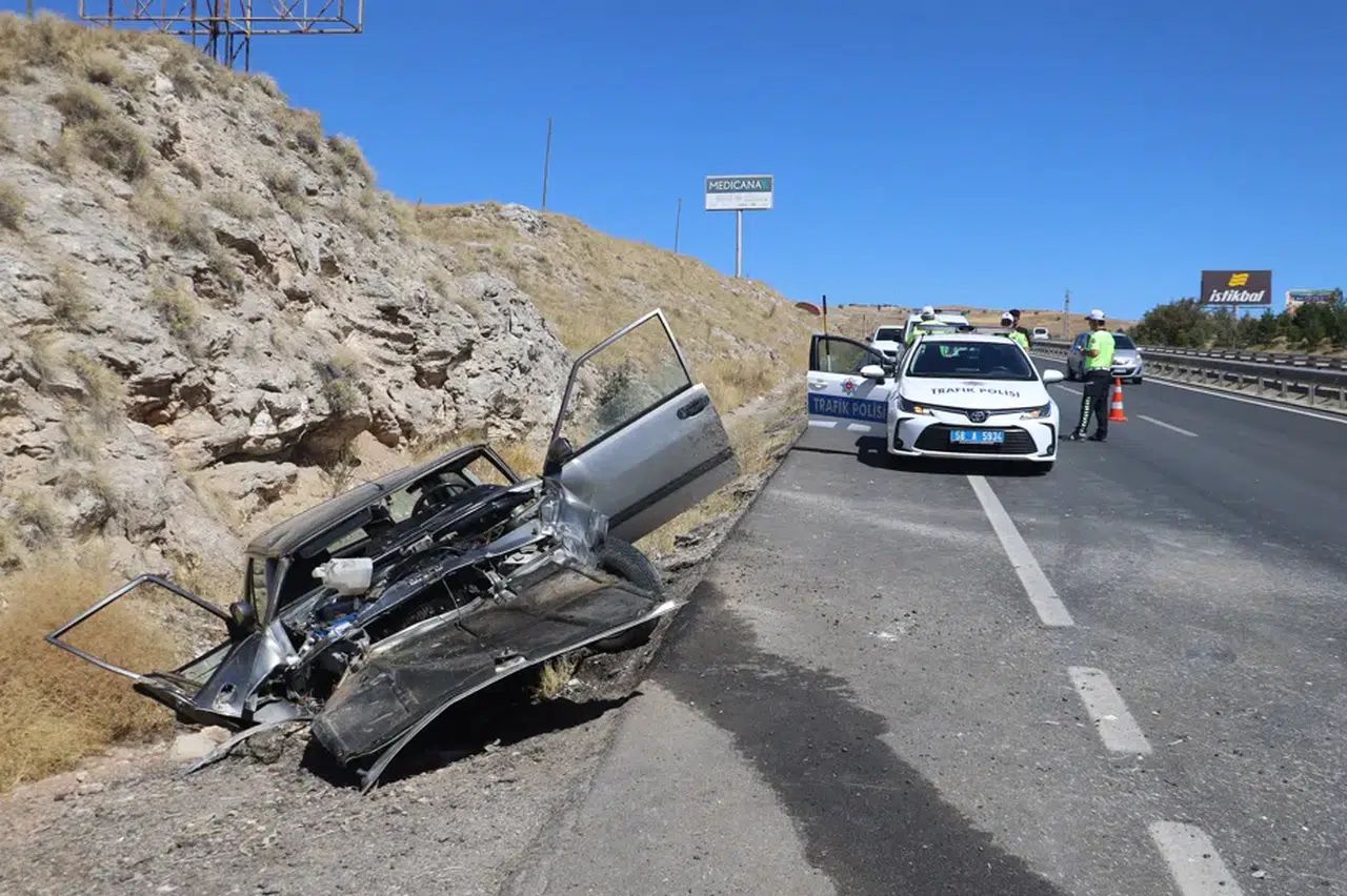 Feci kazadan yaralı olarak kurtuldular