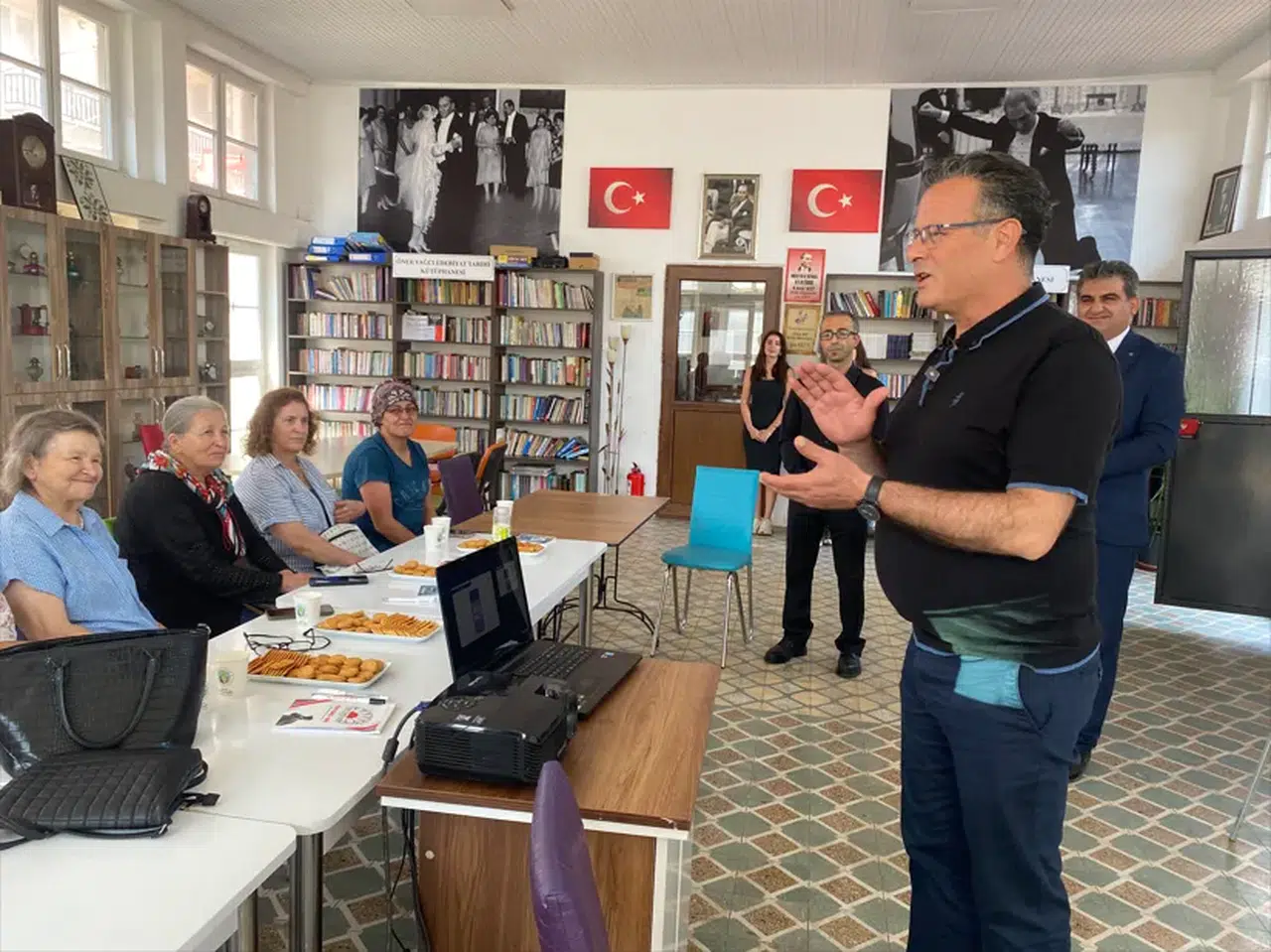 Manisa'da yaşlı bireylere mobil bankacılık kursu verildi