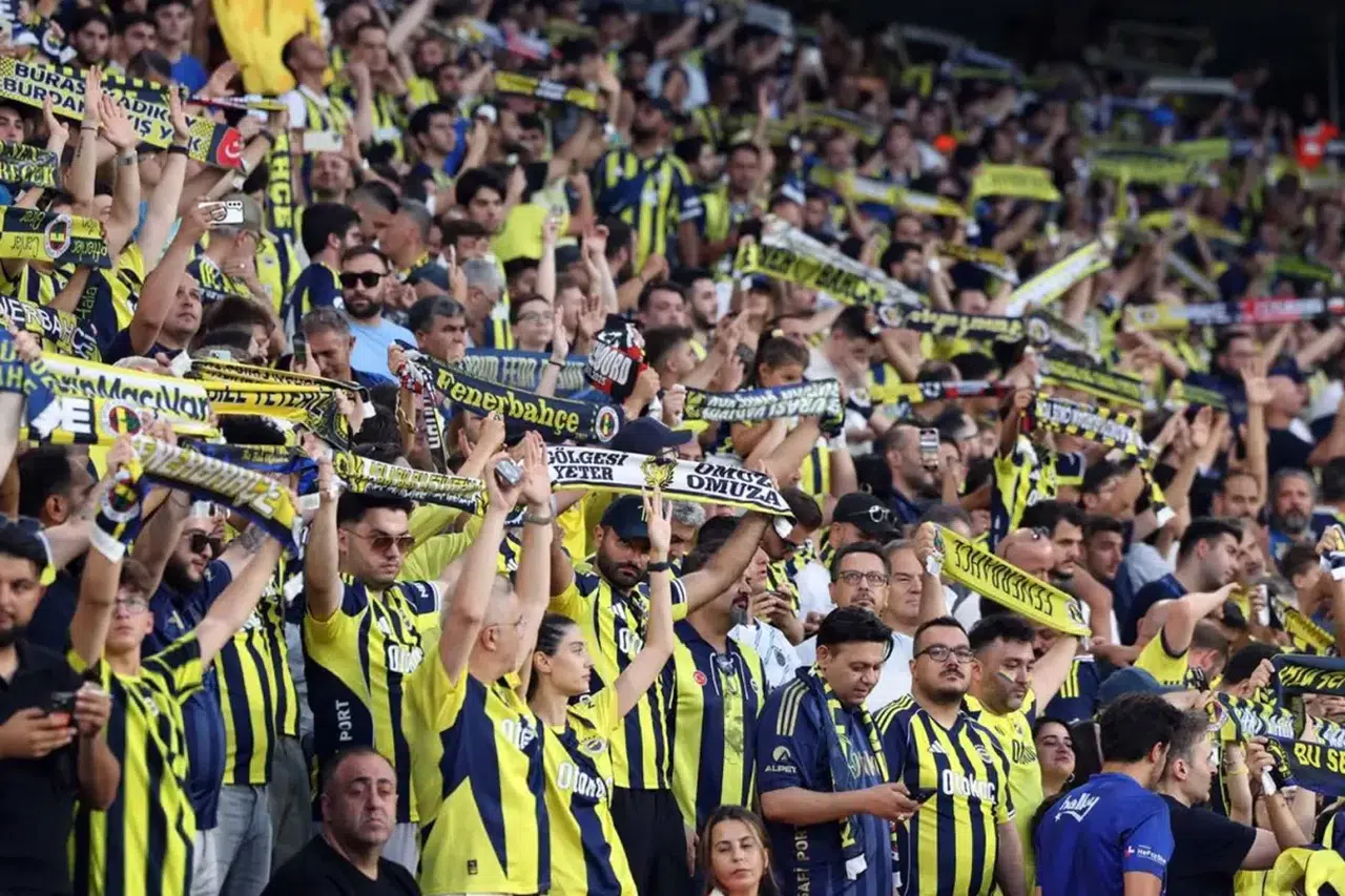 Fenerbahçe taraftarı mağlubiyetin faturasını bakın kime kesti