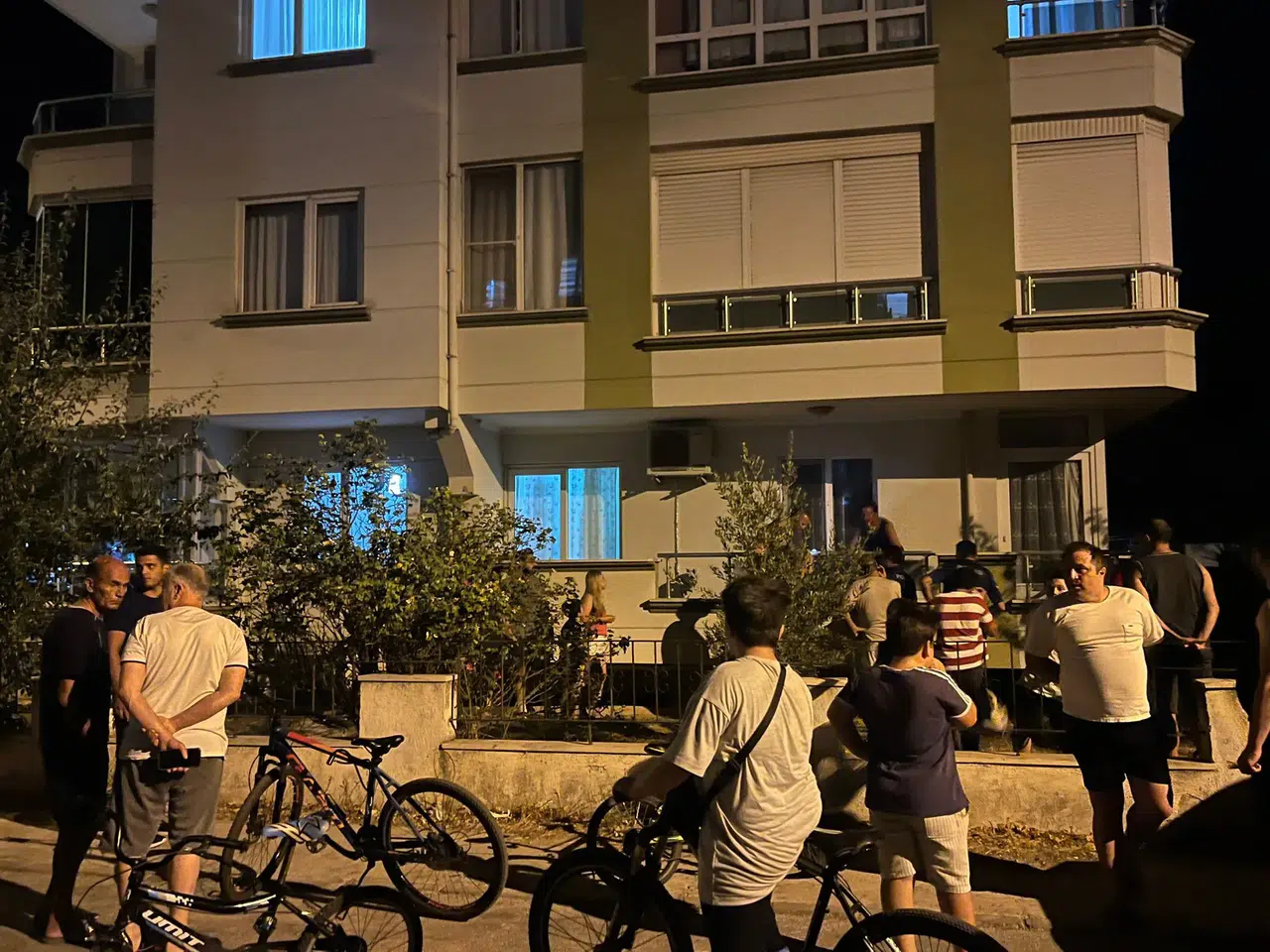 Belediye başkanının ailesine molotoflu saldırı