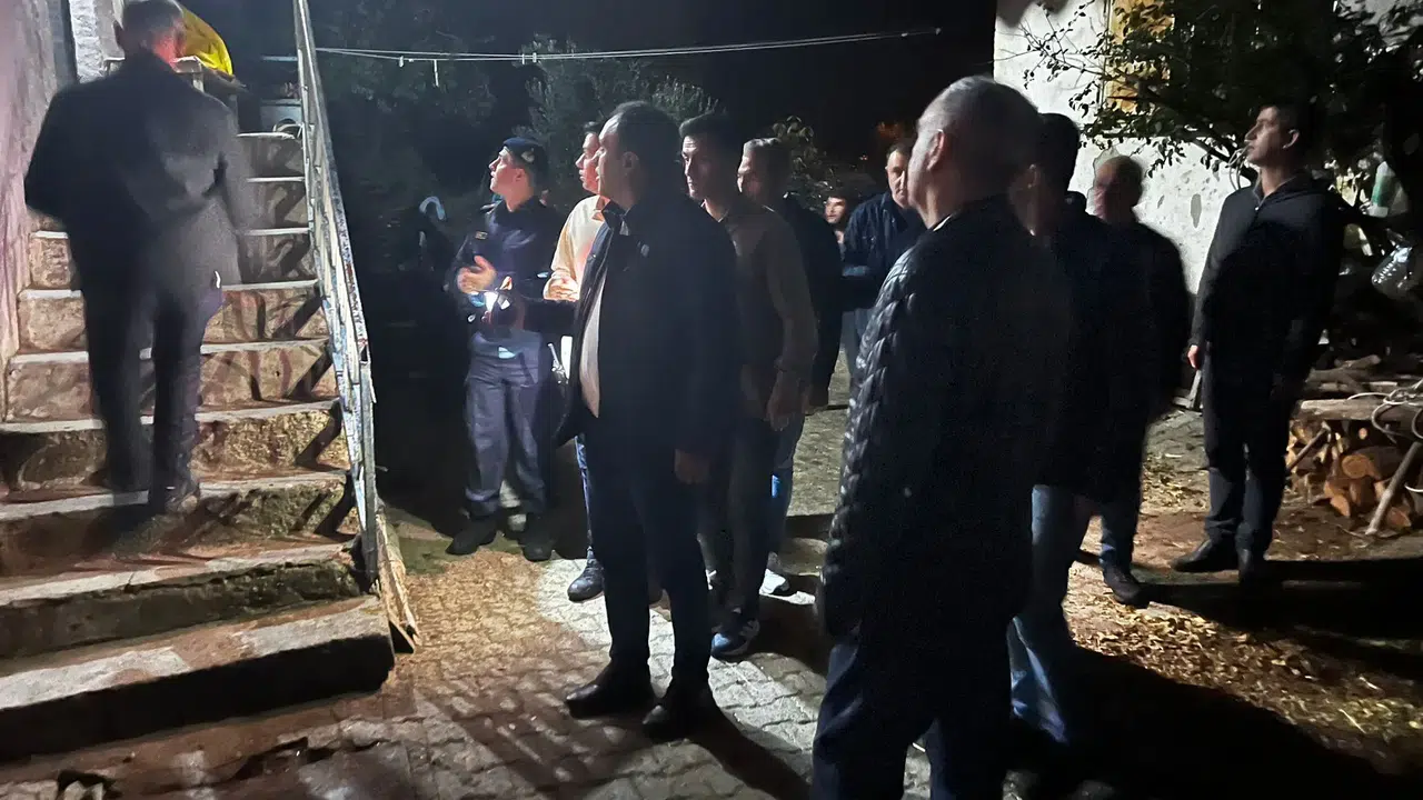 Deprem sonrası Vali Özkan saha taramasına çıktı