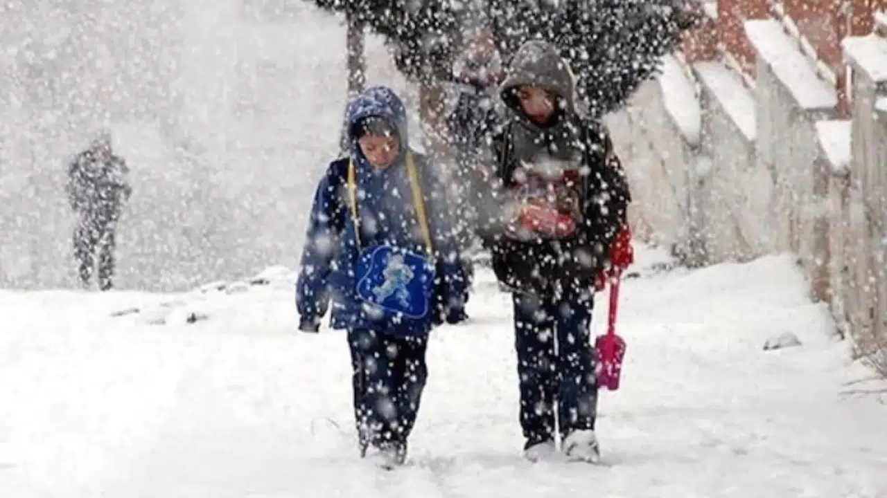 Yarın Okullar Tatil Mi? İstanbul’da 31 Aralık 2025 İçin Kar Tatili Açıklaması Bekleniyor