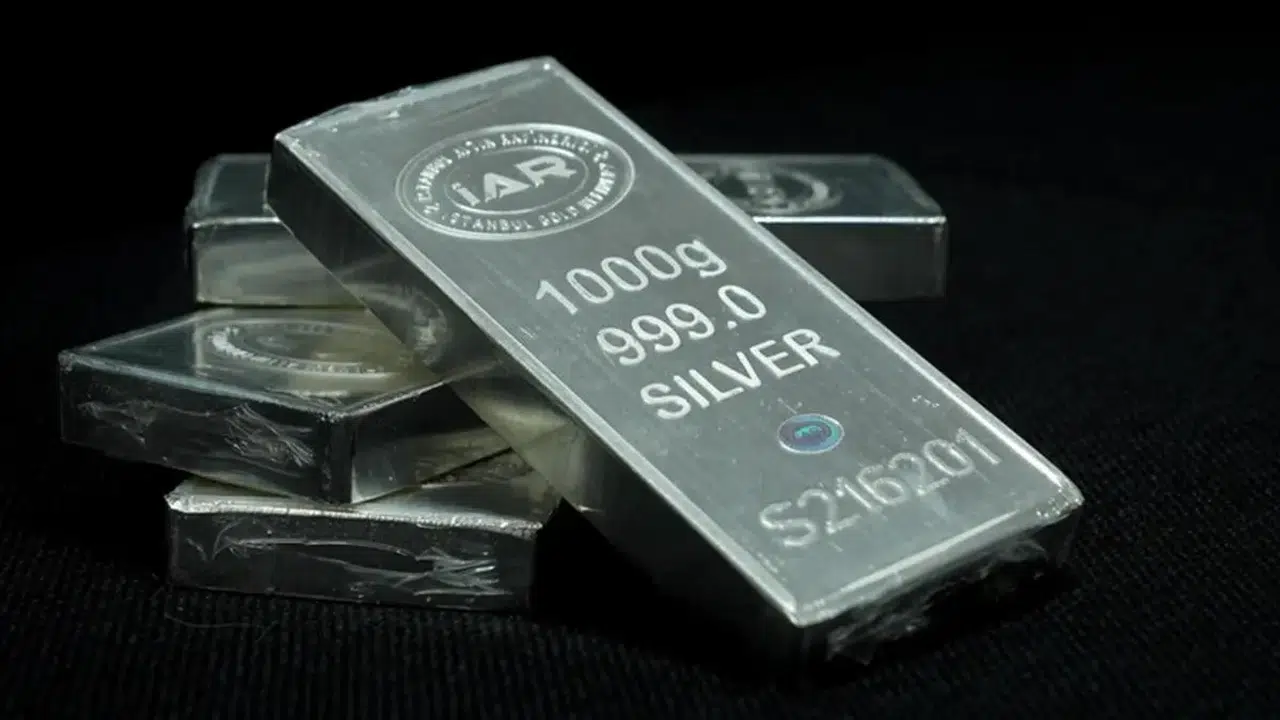 Altın Değil, Bu Kez Gümüş Parlıyor: Uzmanlar Ne Diyor?