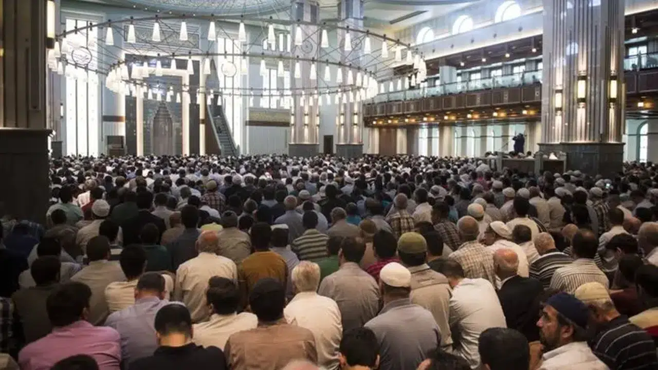 2 Ocak 2026 Cuma Namazı Saati Belli Oldu: Hangi İlde Saat Kaçta Kılınacak? Nasıl Kılınır?