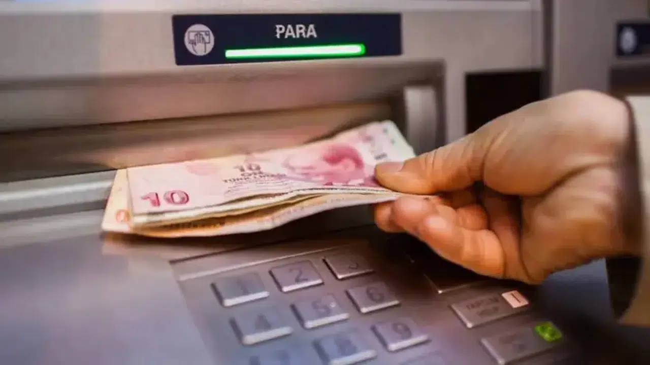 ATM’den Para Çekenleri İlgilendiriyor! Kredi Kartı Limitleri Bugün Değişti