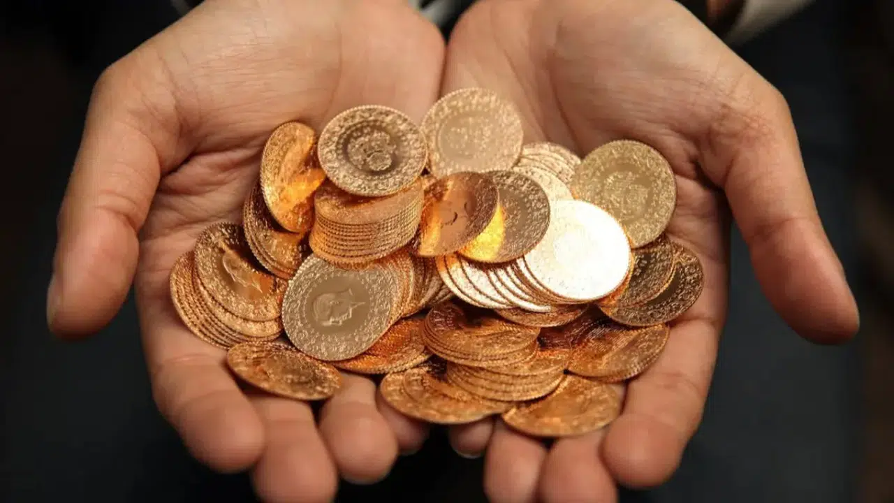 Altın fiyatlarında düşüş sürüyor: Gözler kritik destek seviyelerine çevrildi