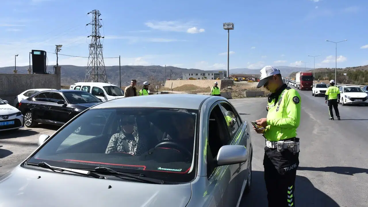 Bayram trafiğinde hız denetimleri sıklaştı: İstanbul’da sürücüler için radar ve ortalama hız uyarısı