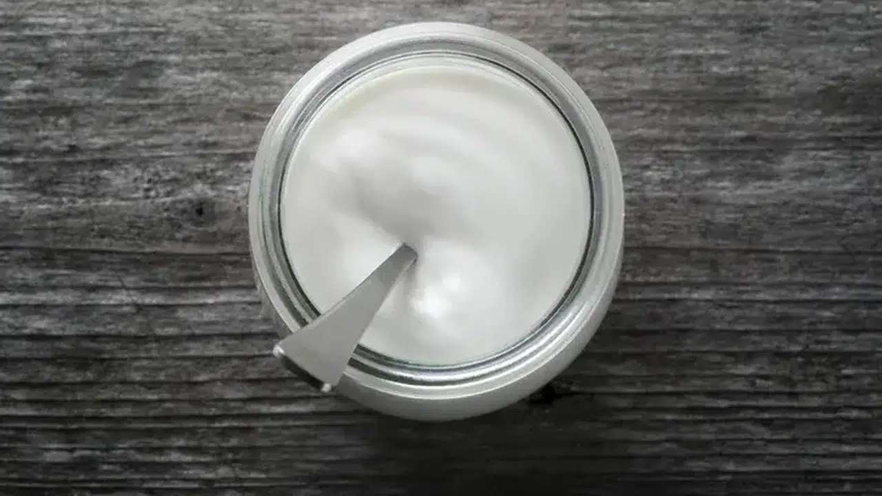 Uzmanlar Öneriyor: Yoğurda 1 Kaşık Ekleyin, Kemik ve Eklem Sağlığını Destekleyin