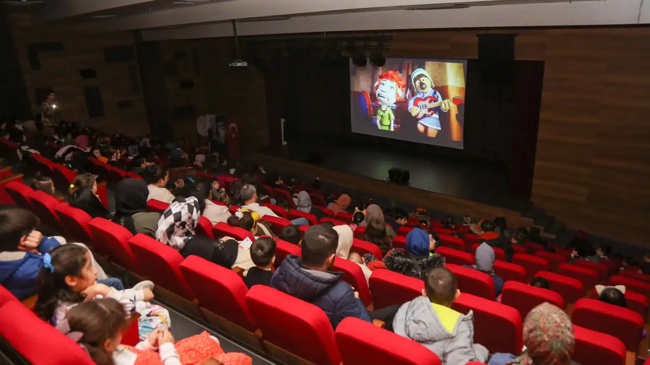 Sinemaseverlere bayram müjdesi: 23-26 Nisan’da sinema keyfi 120 TL