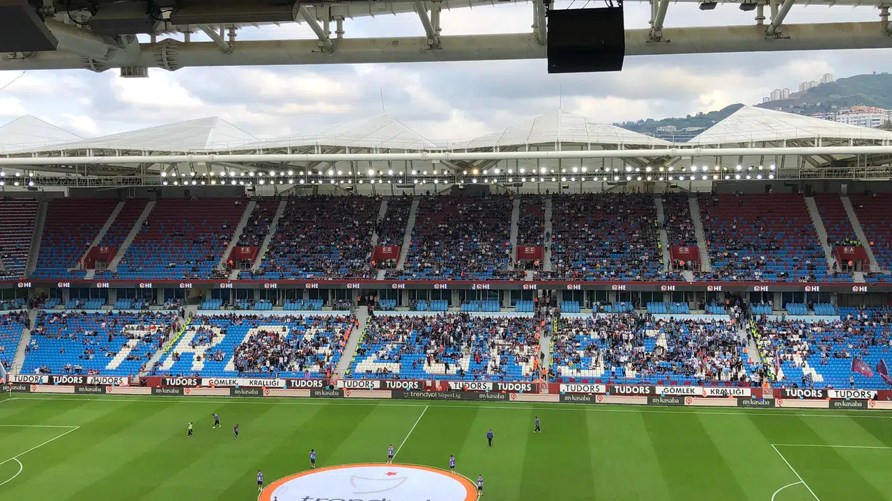 Trabzonspor'lu taraftarlar dikkat: 2026-2027 kombine fiyatları duyuruldu