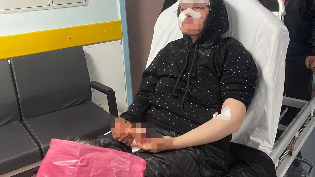 Karısı şikayetinden vazgeçmedi: Adliye önünde öldüresiye dövdü!