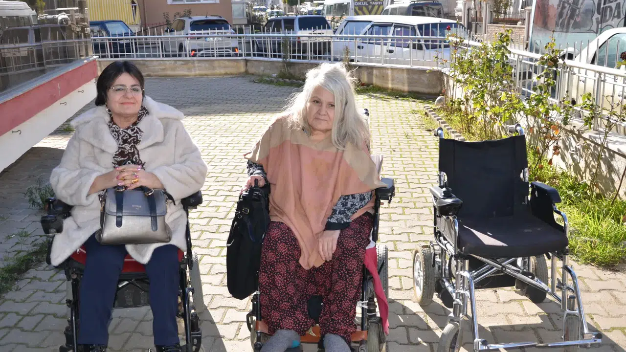 ENGELLİLERE TEKERLEKLİ SANDALYE DESTEĞİ