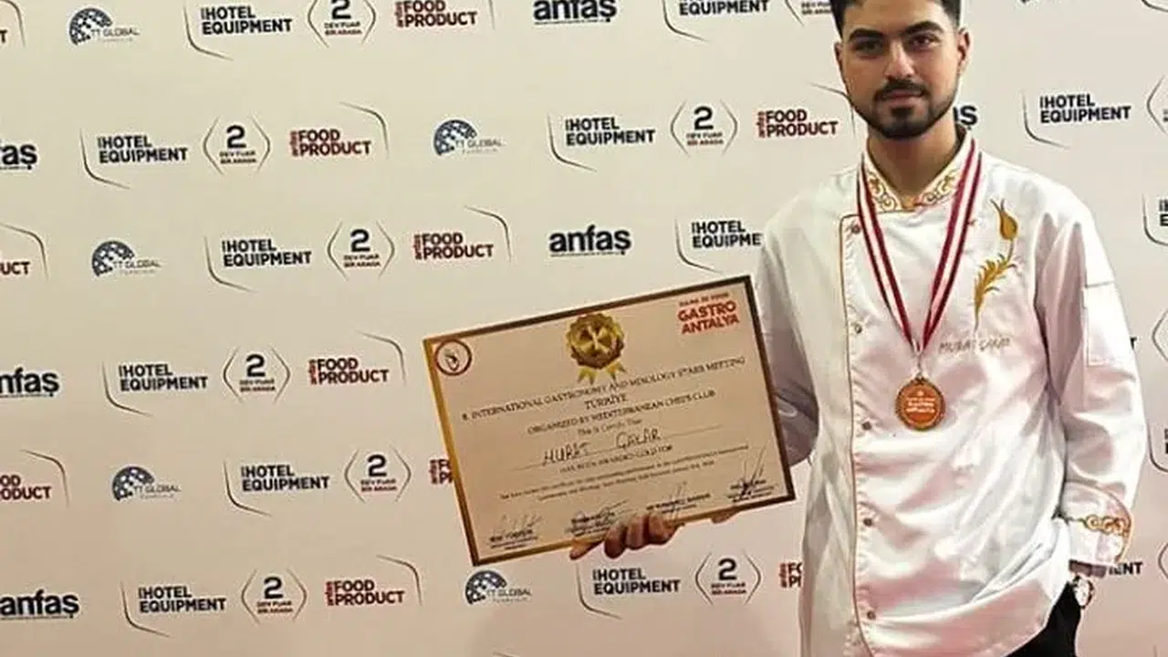 Manisalı Şef Murat Çakar'dan Antalya'da çifte madalya