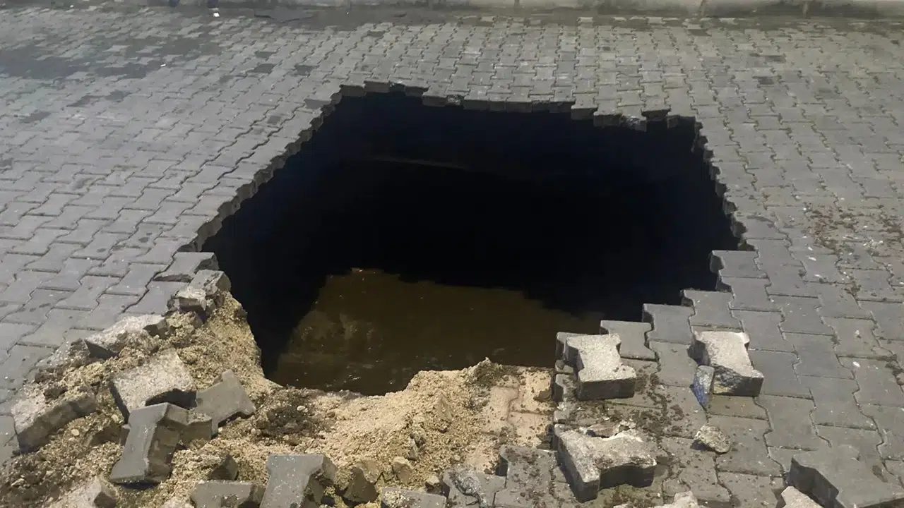 Turgutlu'da çöken yolda insan kemikleri bulundu