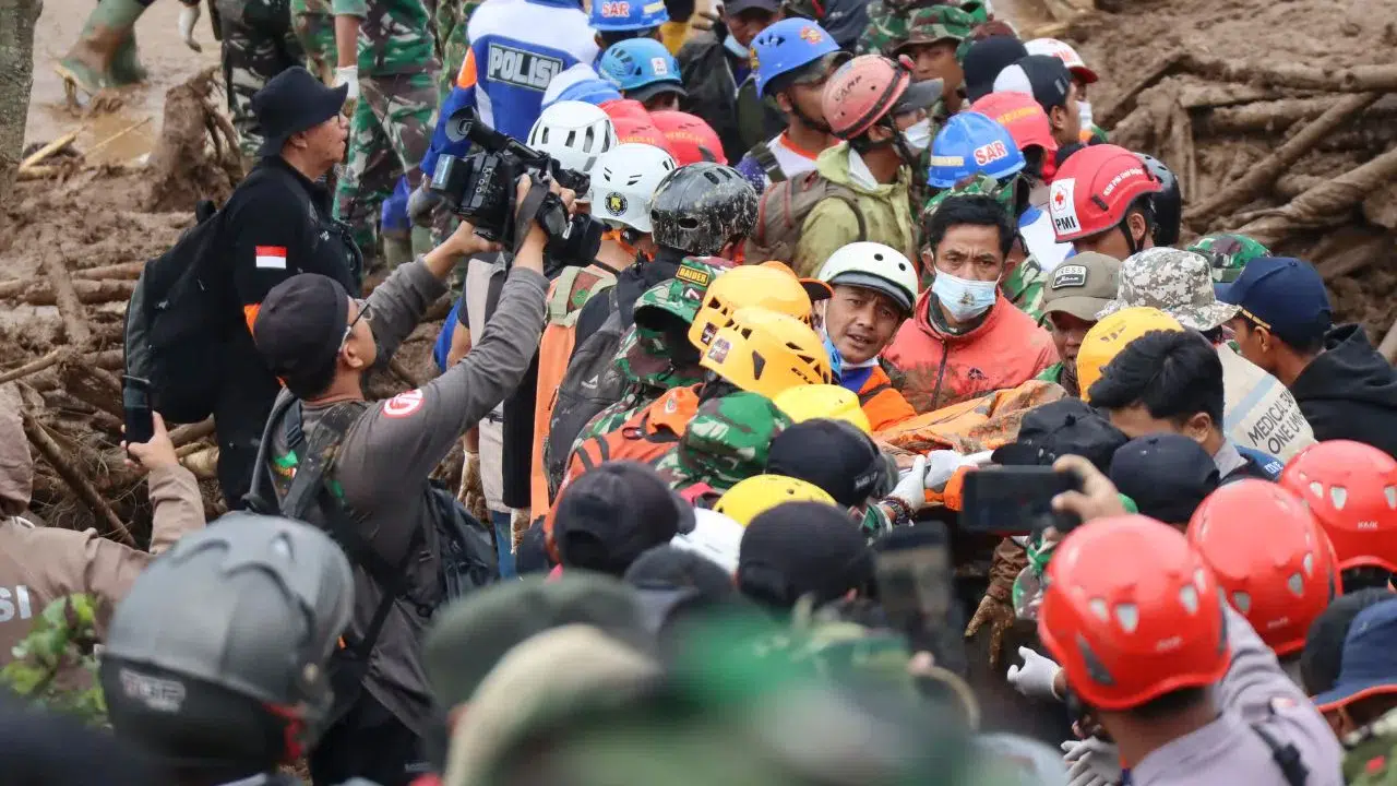 Toprak kaymasında can kaybı 49’a yükseldi