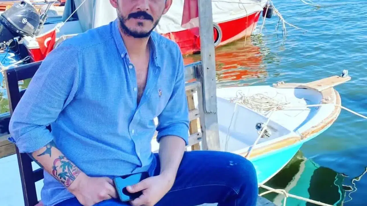 Otobüsü sollamaya çalışırken canından oldu