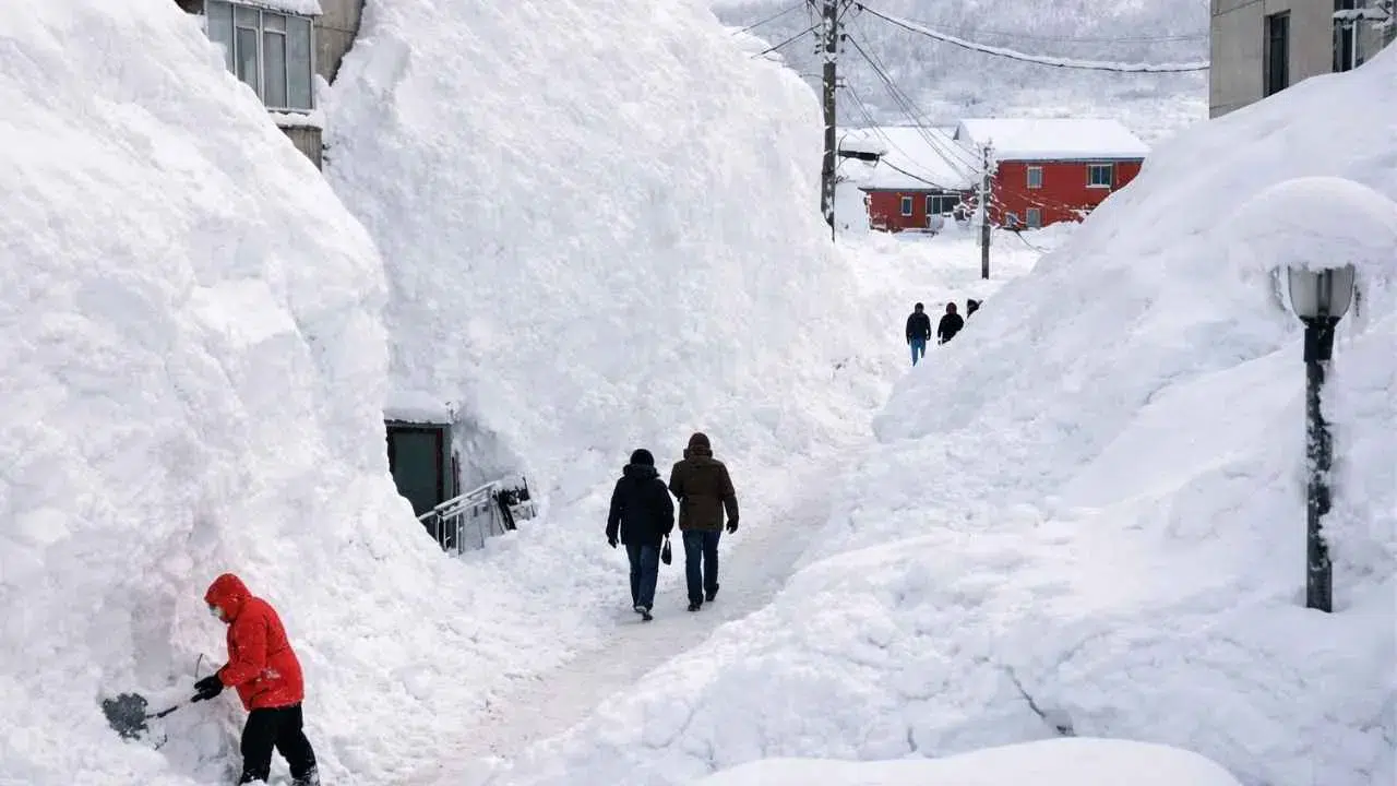 Kar binaları yuttu! Tarihi yağış gerçekleşti