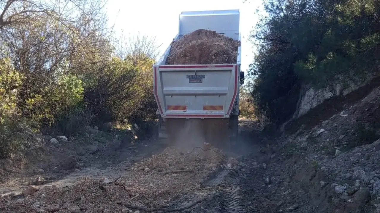 Saruhanlı Belediyesi’nden “Tepeler Ardı” yolunda ıslah çalışması