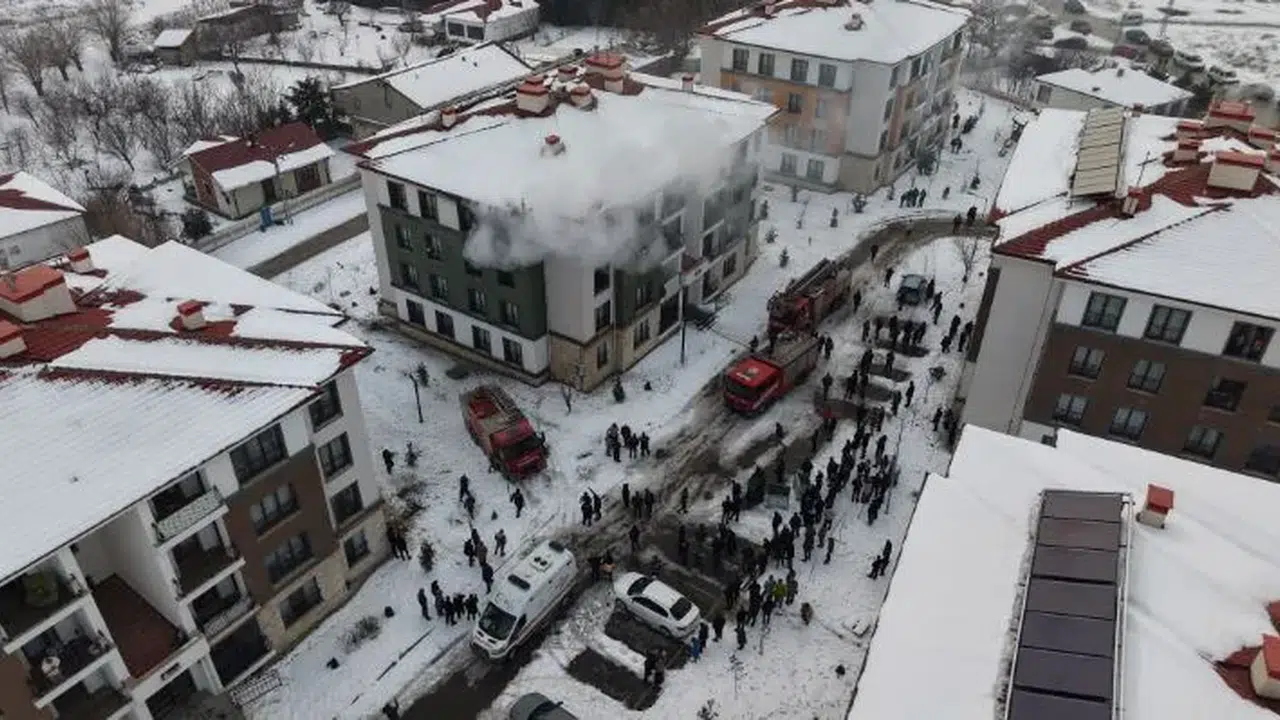 Apartman dairesinde korkutan yangın