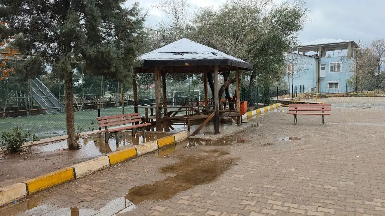 17 yaşındaki genç okul bahçesinde ölü bulundu