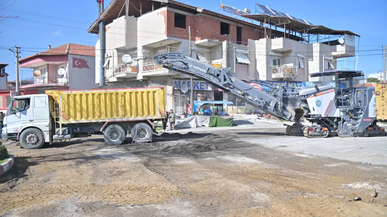 Büyükşehir’den Kula’da 8 bin tonluk asfalt çalışması