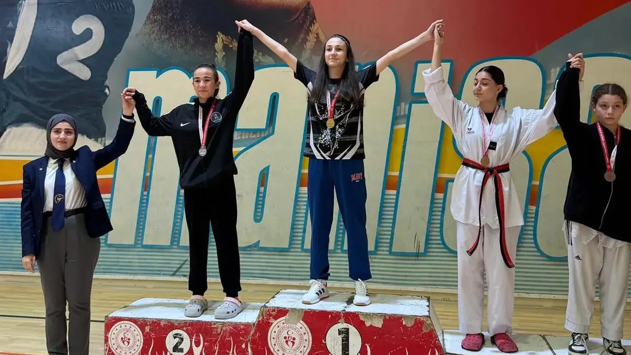 Manisalı tekvandoculardan nefes kesen mücadele