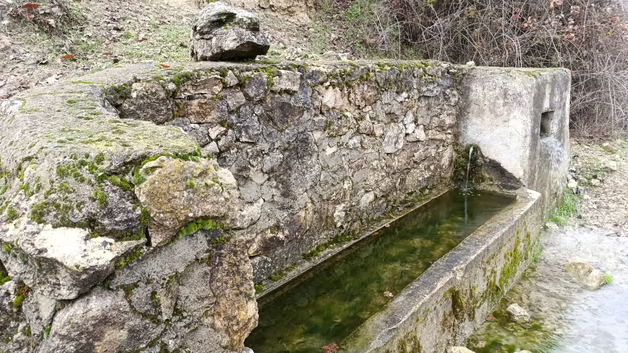 Yoğun yağışlar kuruyan tarihi çeşmelerin ilacı oldu
