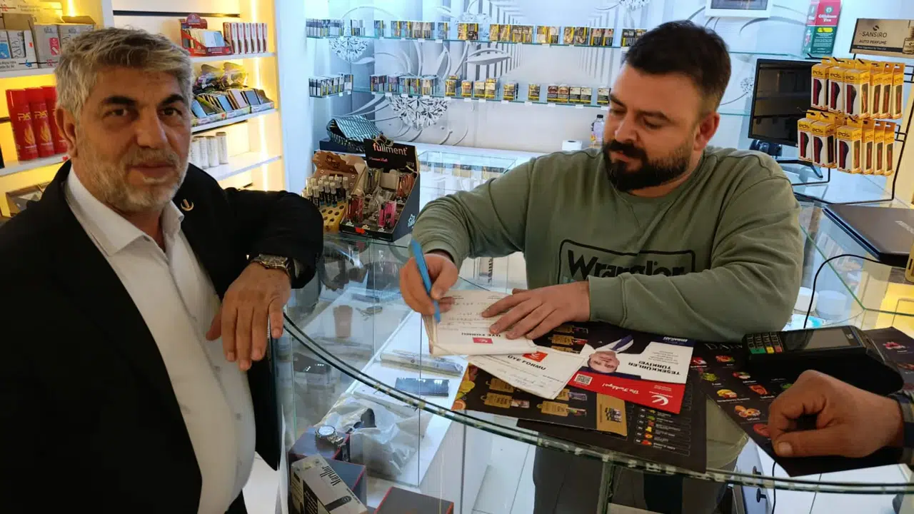 YRP Yunusemre İlçe Başkanlığı esnafın sorunlarını dinledi