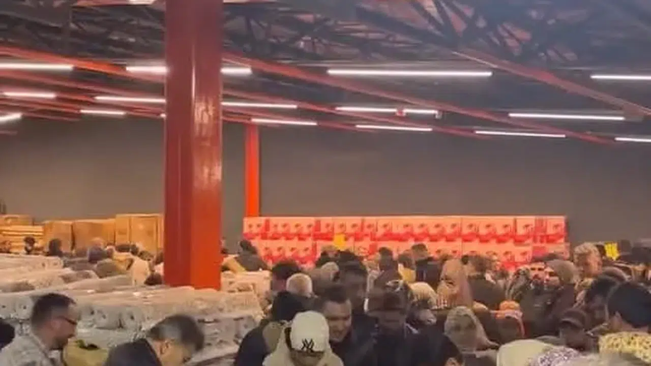 100 TL için birbirlerini ezdiler