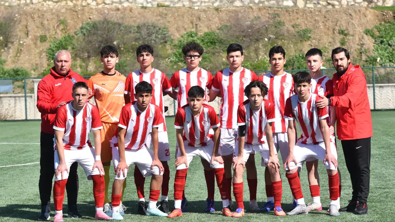 YUNUSEMRE'NİN U16'LARI TÜRKİYE ŞAMPİYONASI'NA KATILACAK