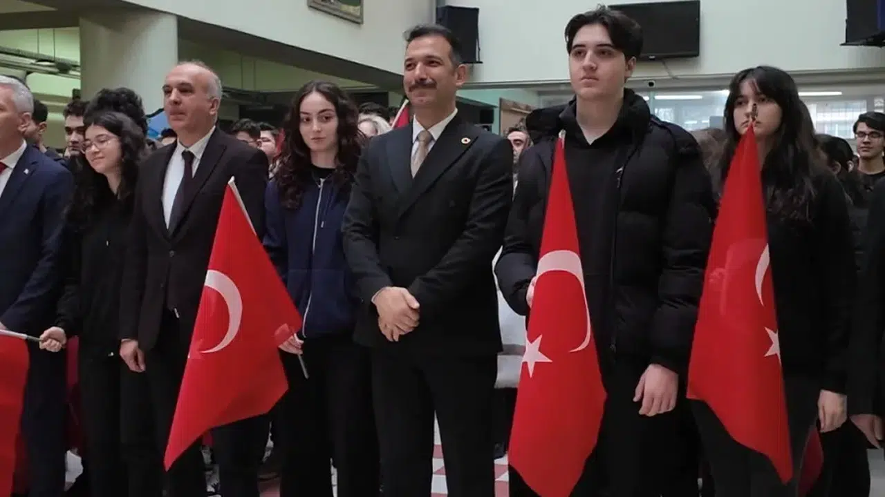 Manisa’da ikinci dönem Bayrak Sevgisi temasıyla başladı