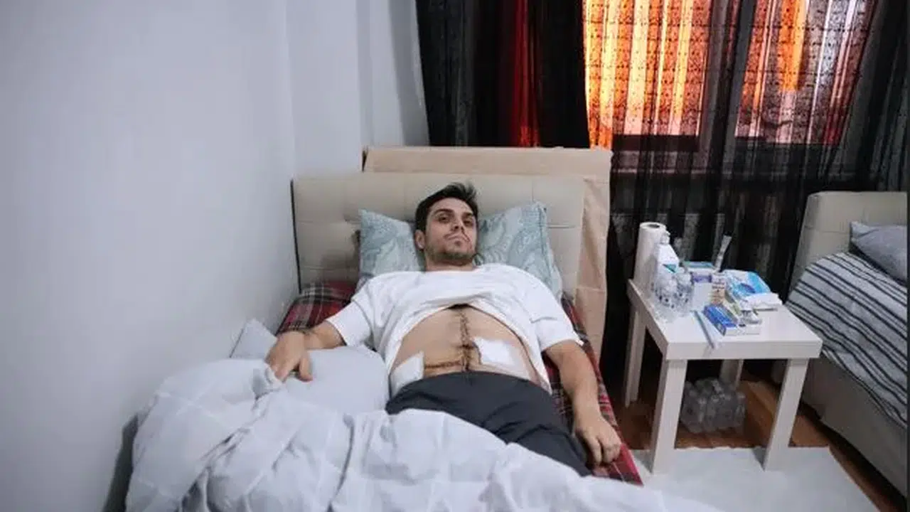 Dehşet: Yardım etmek istedi 6 yerinden bıçaklandı