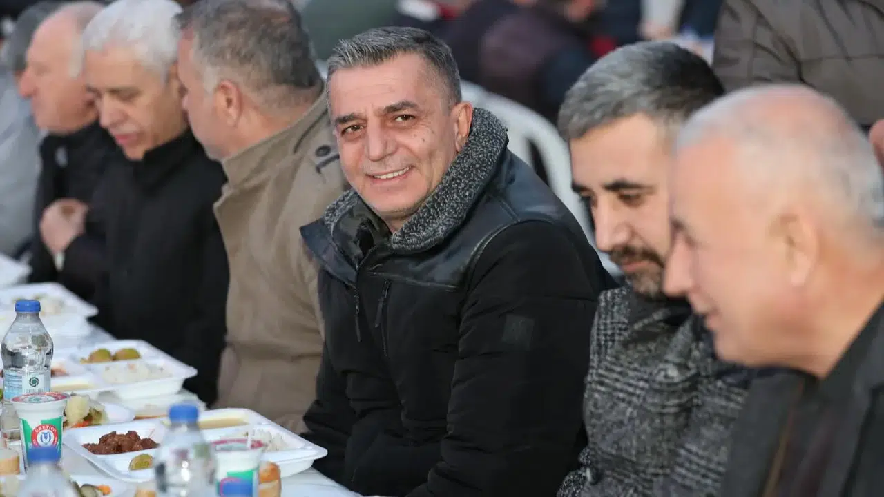Başkan Şimşek iftarını vatandaşla birlikte açtı