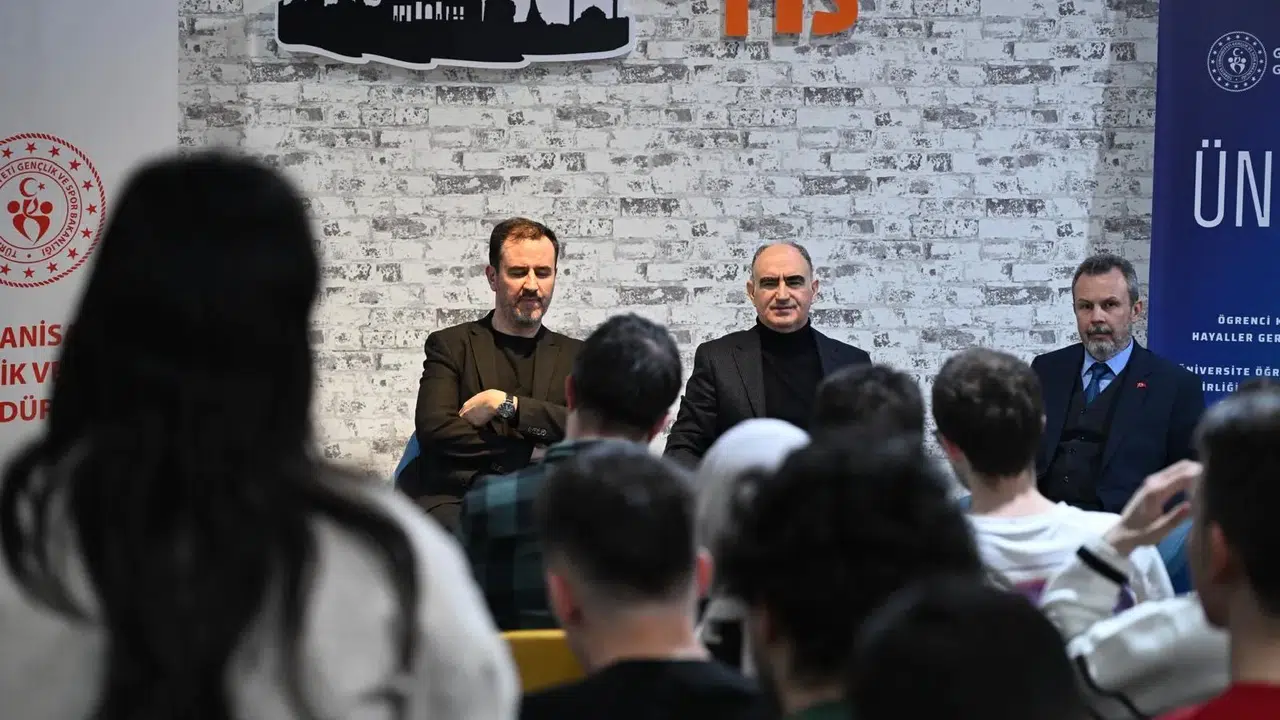 Vali Özkan orucunu MCBÜ'lü öğrencilerle açtı