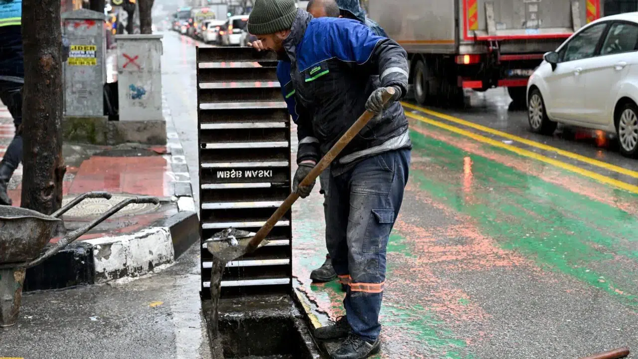 Büyükşehir'den sağanak yağış sonrası saha çalışması