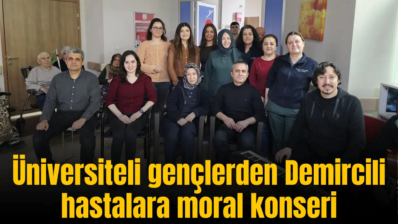 Üniversiteli gençlerden hastalara moral konseri