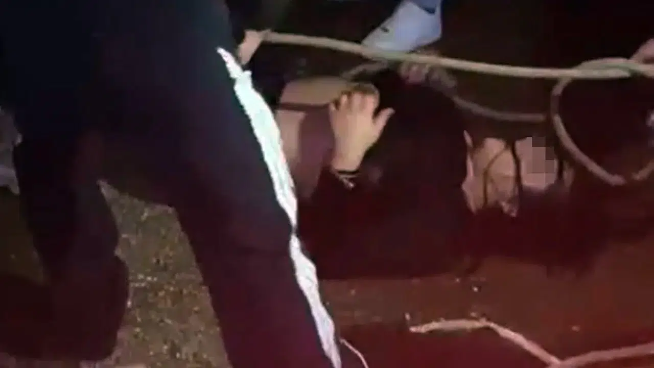 Alkolün etkisiyle denize atladı!