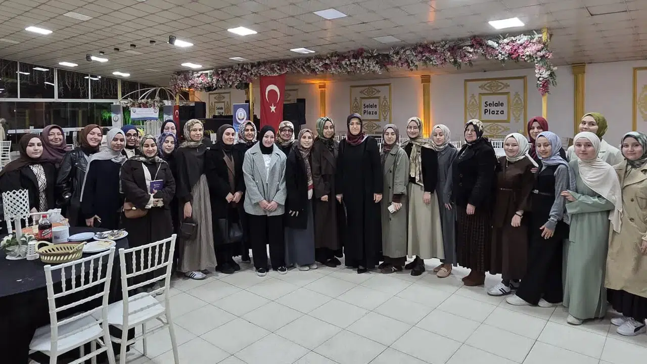 Manisa İlahiyat Mezun ve Mensupları Derneği’nden ilk iftar