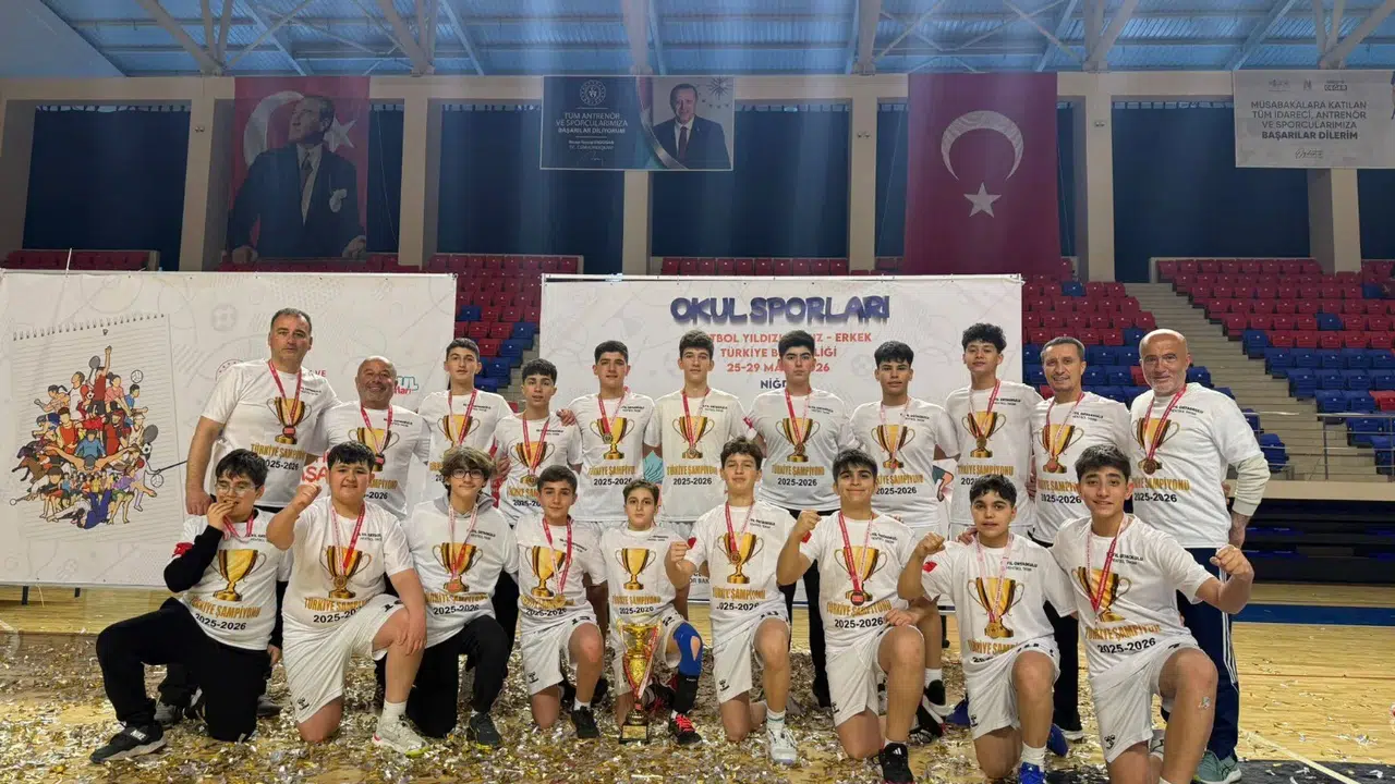 Manisalı yıldız hentbolcular namağlup Türkiye şampiyonu