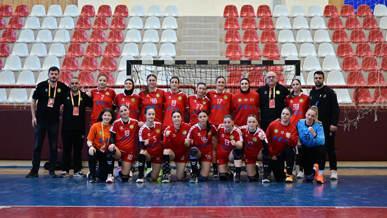 MANİSA BBSK HENTBOLDA NAMAĞLUP LİDER