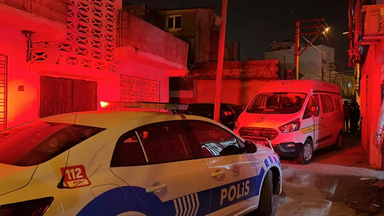 Dehşet: Silahlı kavgada evinin önünde duruyordu...