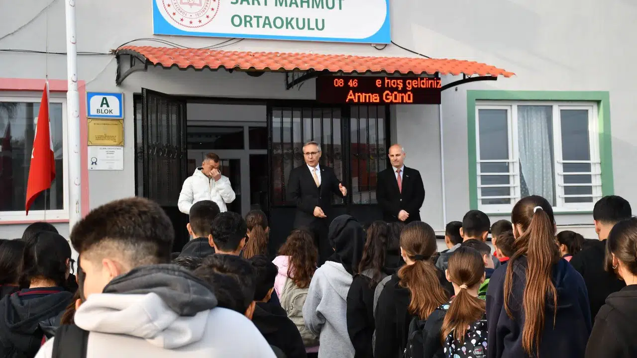 Manisa’da binlerce öğrenci için ders zili çaldı
