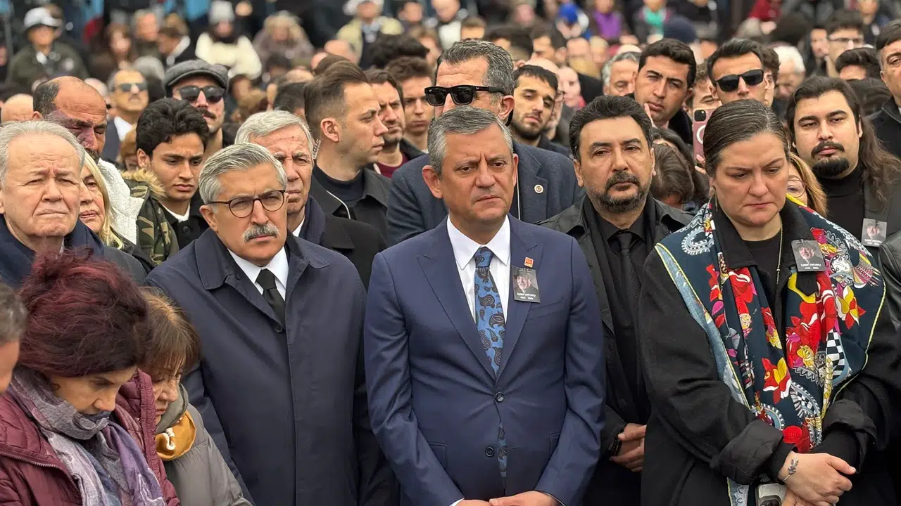 İlber Ortaylı için düzenlenen törene Özgür Özel'de…